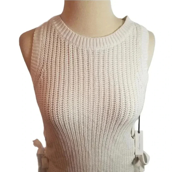 {Lovers + Friends} Short Sleeve Laced Sweater - Picture 6 of 11